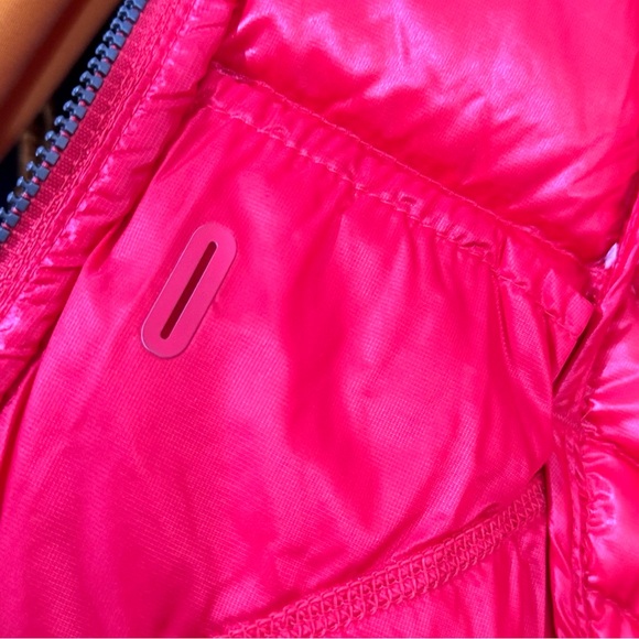 Lululemon Fluffin Awesome Vest in ‘Alarming’ - Picture 16 of 16